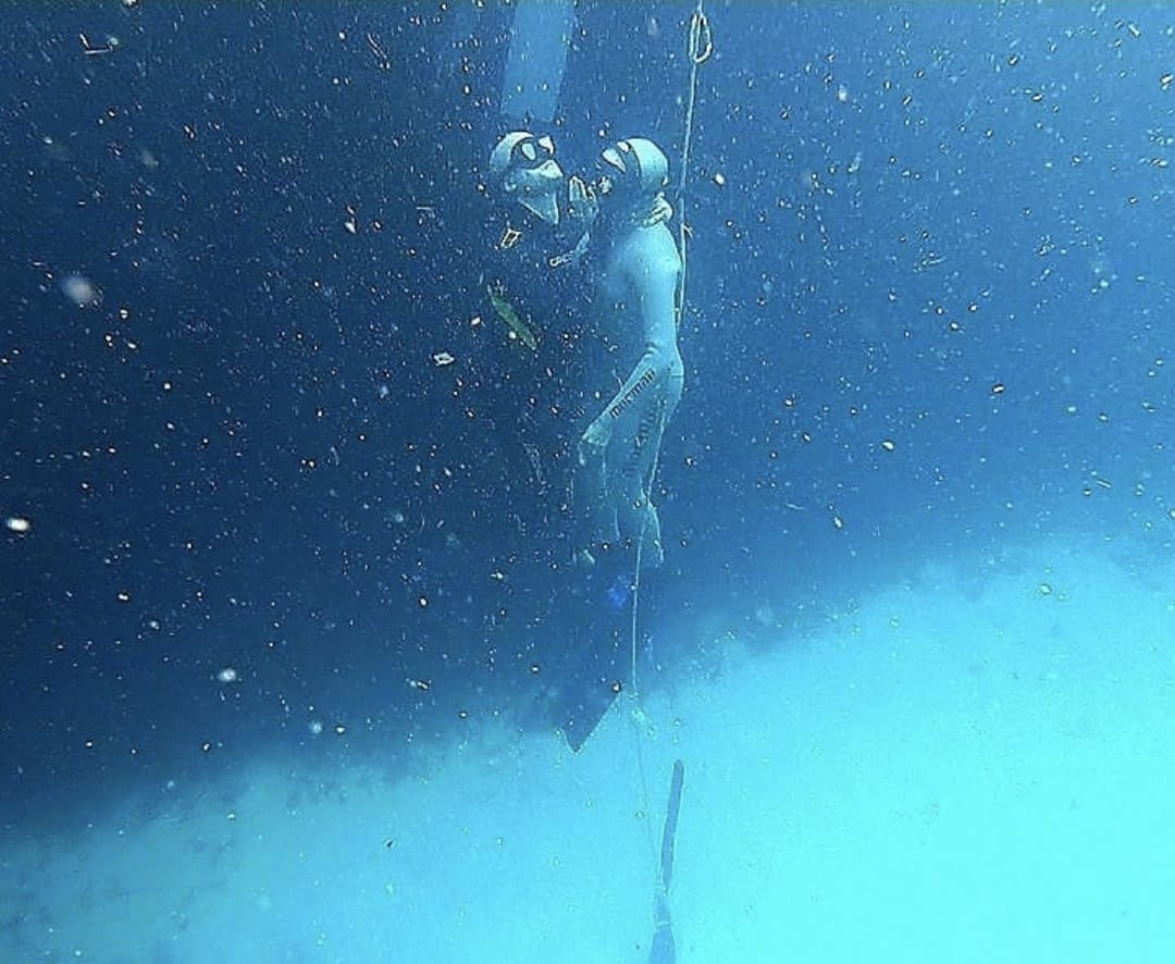 Caio Naddeo em mergulho livre (freediving)