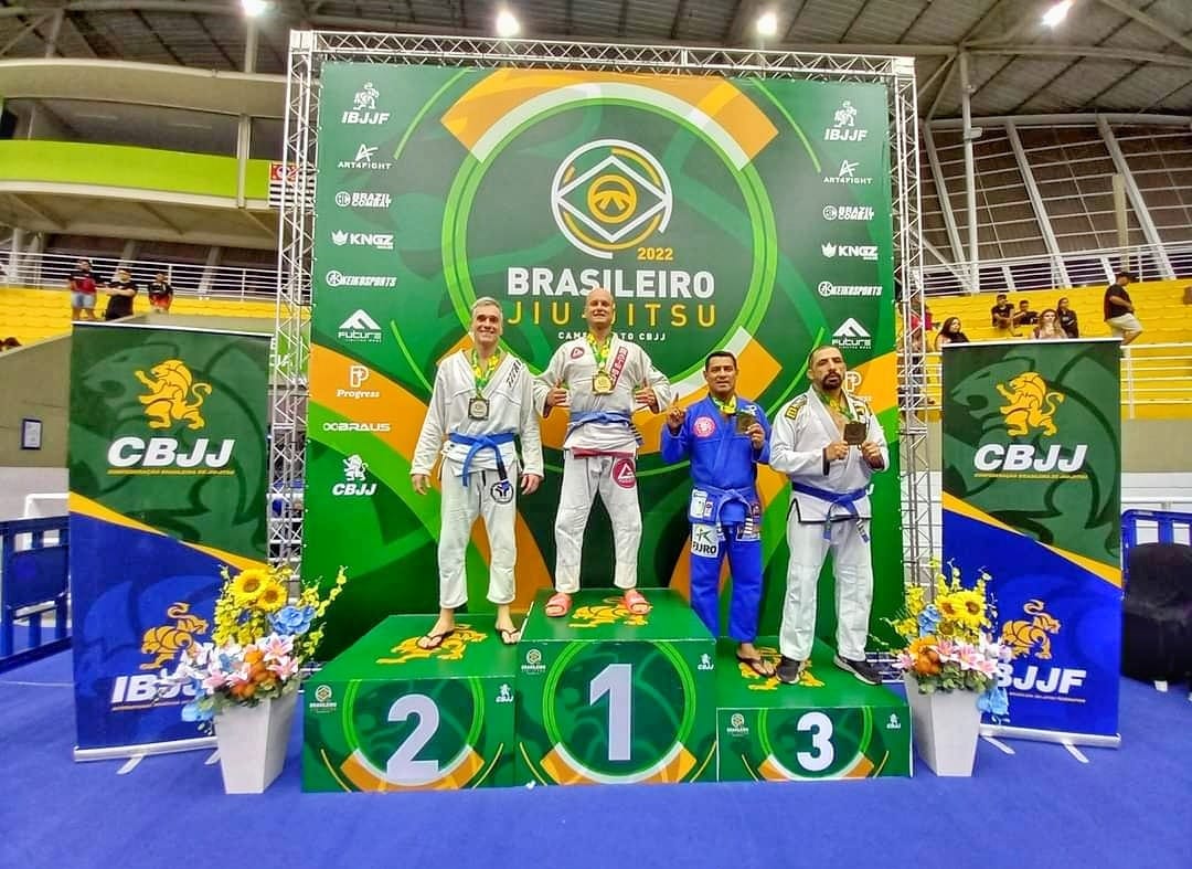 Caio Naddeo no pódio do Campeonato Brasileiro de Jiu-Jitsu (CBJJ)
